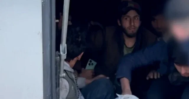 Yozgat’ta boş yolcu otobüsünün bagajından 53 göçmen çıktı VİDEO İZLE