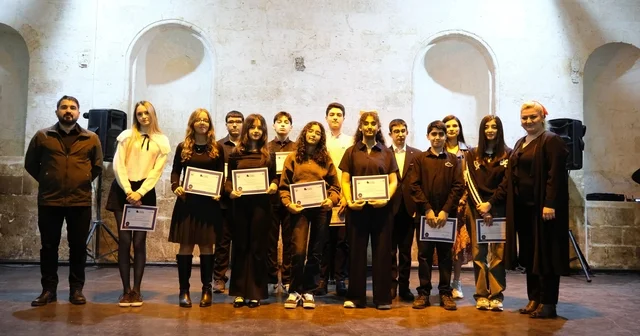 Minik ve genç piyanistler sahnede göz doldurdu Şanlıurfa Haberleri