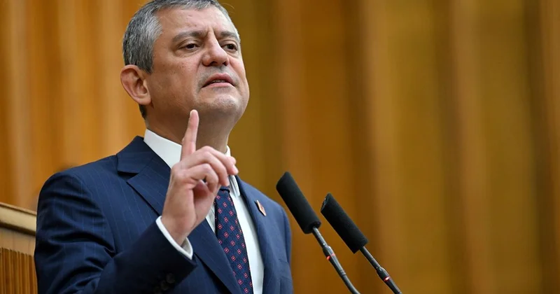 CHP lideri Özgür Özel, tutuklanan başkana sahip çıktı: Onunla gurur duyuyoruz