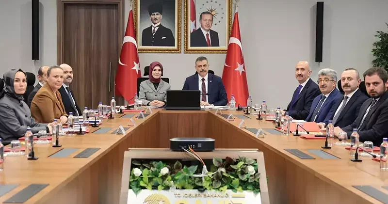 Bakanlar Göktaş ile Çiftçi, valilerle çevrimiçi toplantı gerçekleştirdi