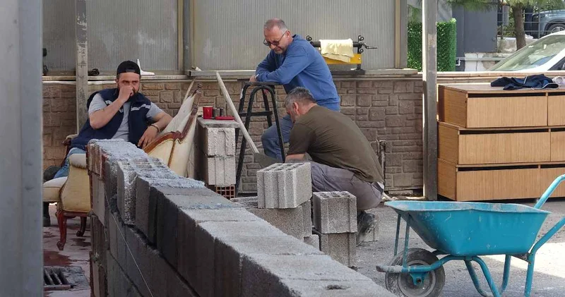 Komşusuyla tartıştı! Dükkanının önüne duvar ördürüp önüne de konteyner koydurdu