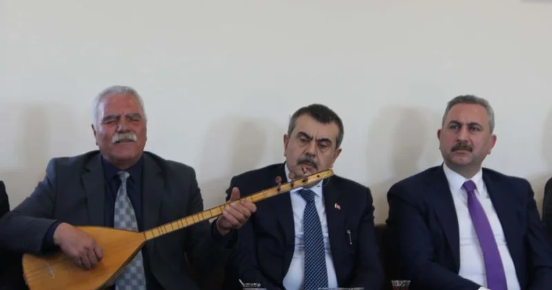 Bakan Tekin, cemevini ziyaret etti