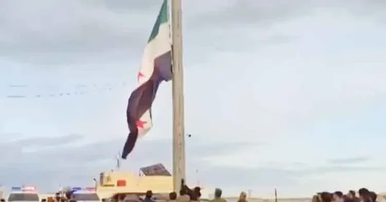 Ayn el Arab’da Suriye bayrağı