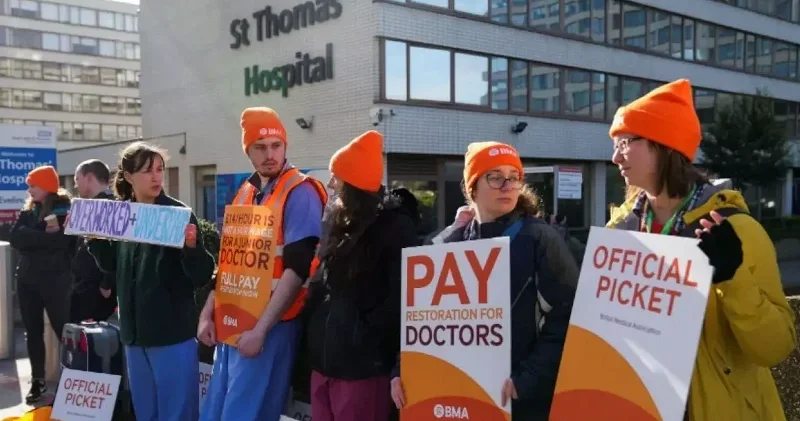 İngiltere de grev dalgası: Pratisyen hekimler 6 gün iş bırakacak Dünya Haberleri