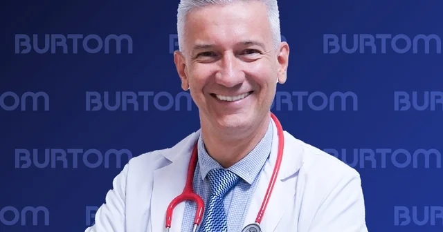 Uzmanlardan suçiçeği uyarısı Burtom Özlüce Tıp Merkezi Çocuk Sağlığı ve Hastalıkları Uzmanı Uzm. Dr. Ufuk Sevgican : Suçiçeği basit bir çocukluk hastalığı değil bulaşıcılığı fazla ciddiye alınması gereken bir enfeksiyondur Bursa Haberleri