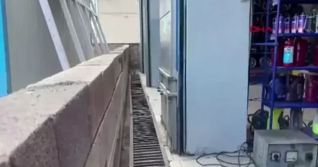 Komşusuna sinirlendi dükkanının önünde duvar ördü, mağdur esnaf duruma isyan etti...