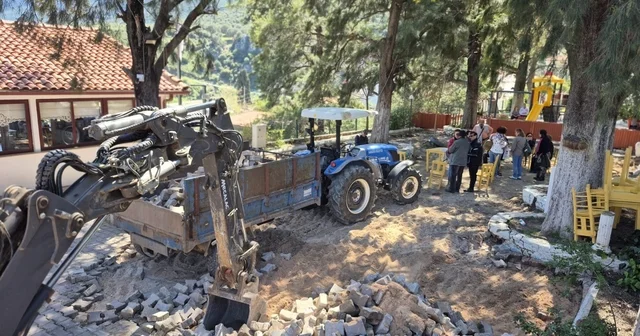 Karaburun da Nergis Çay Bahçesi nin çocuk parkı yapılması protesto edildi İzmir Haberleri