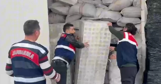 Antalya da kaçak kozmetik üretimi yapılan depoya baskın: 65 milyon liralık sahte ürün ele geçirildi Antalya Haberleri