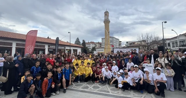 Yüzlerce kişi sağlıklı yaşama dikkat çekmek için yürüdü Çorum Haberleri
