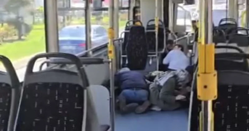 Beşiktaş ta kurşun isabet eden İETT otobüsünde yolcular panik yaşadı Son dakika