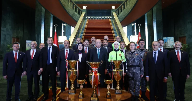 Cumhurbaşkanı Erdoğan ı, Külliye de Koruma Hizmetleri Genel Müdürlüğü personeli karşıladı