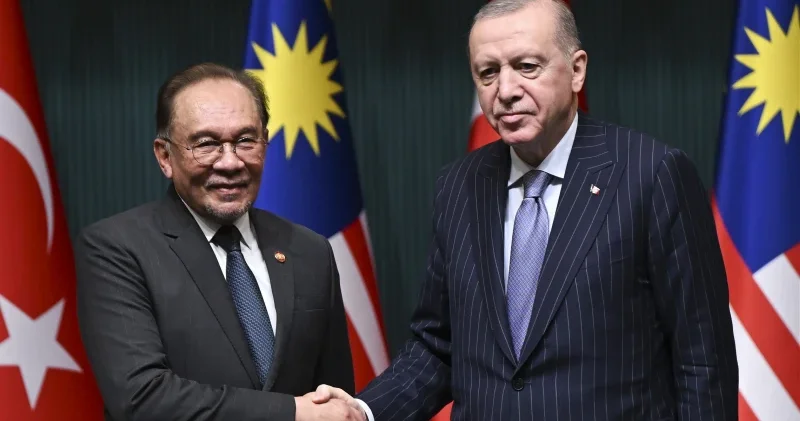 Malezya Başbakanı Enver İbrahim den Türkiye ile ilgili çok konuşulacak savaş çıkışı: Türkiye doğrudan istikrar gücü Asya Haberleri