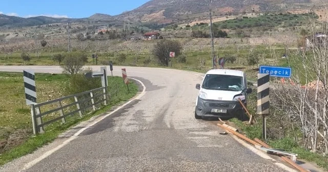 Köprü demirleri araca saplandı: 1 yaralı Adıyaman Haberleri