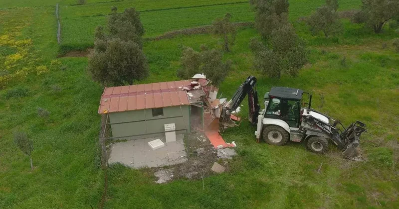 Çanakkale’de 21 kaçak yapı yıkıldı