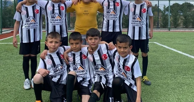 Birleştirilmiş sınıf takımı zirveye koşuyor Manisa Haberleri