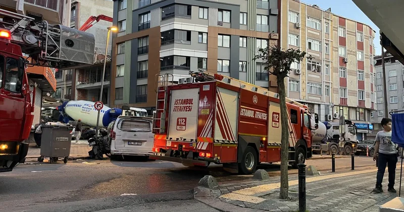 İstanbul da inşaat sırasında yan binanın duvarı yıkıldı