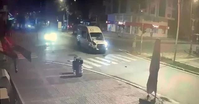 Ambulansla minibüs çarpıştı: 2 yaralı Antalya Haberleri