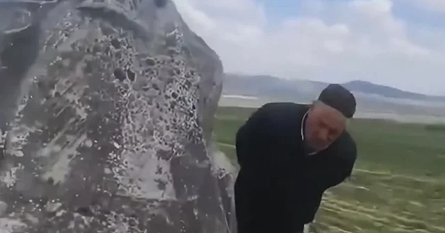 Gökyüzünden düştü köylüler şokta: Aksaray’da tarlaya bulunan gizemli metal parça merak uyandırdı VİDEO İZLE