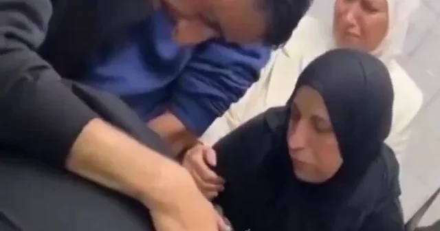 Filistinli çocuk babasına ilk ve son kez cenazede sarıldı VİDEO İZLE