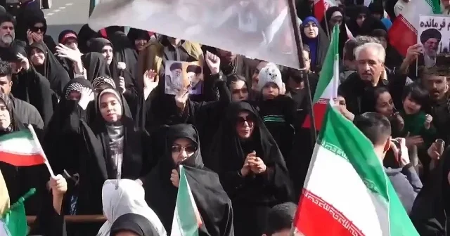 Tahran da ABD İsrail saldırılarında ölen öğrenciler için anma töreni VİDEO İZLE