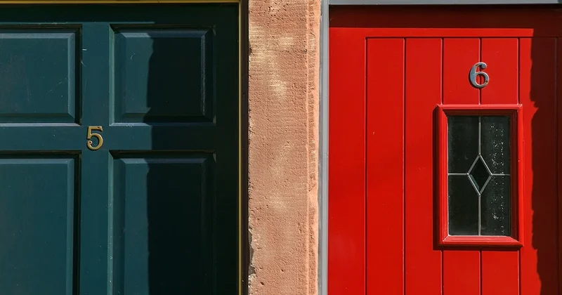 Bu ülkede kapısı kırmızı olanlar tek bir şey ilan ediyor Sözcü Gazetesi