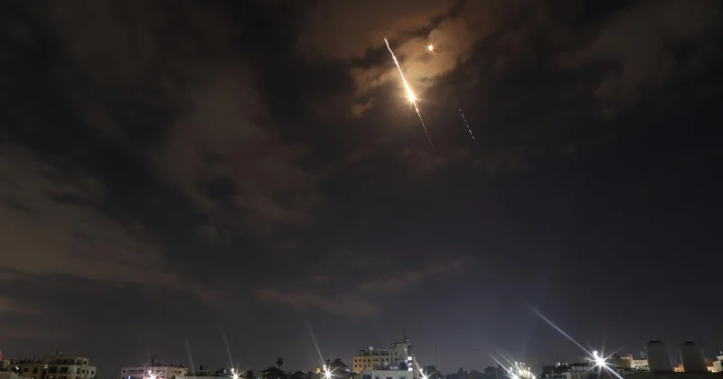 İsrail ordusu, saldırı imasında bulunarak İran da halka trenlerden uzak durmaları uyarısı yaptı