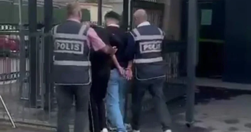 Saklandıkları depoda yakalandılar: İki firari cezaevine gönderildi İzmir Haberleri