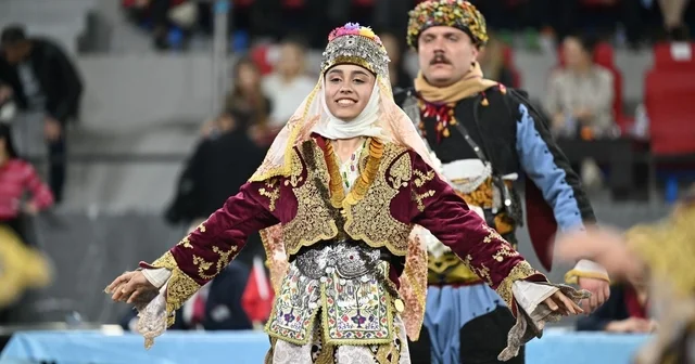 Halk oyunları yarışmasına Manisa Büyükşehir Belediyespor damga vurdu Manisa Haberleri