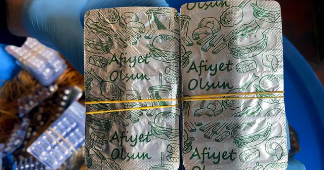 Uyuşturucu hapları kamufle etmek için, Afiyet olsun yazılı folyoyla paketlemişler Adana Haberleri