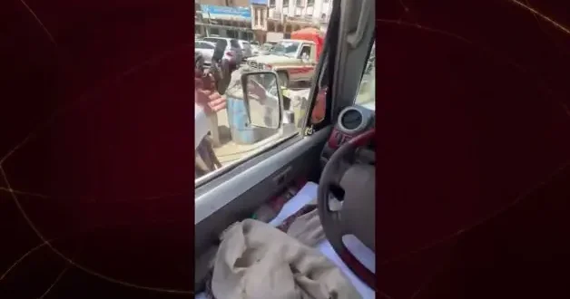Trafikte su satar gibi tabanca sattı!