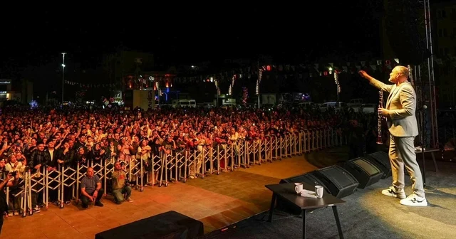 Manisa da hıdırellez coşkusu Hüsnü Şenlendirici konseriyle zirveye ulaştı Manisa Haberleri