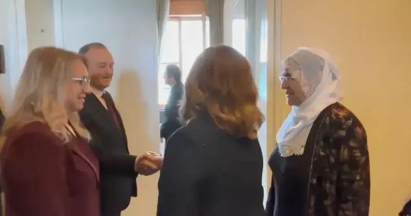 Barış Anneleri nden MHP ye ziyaret