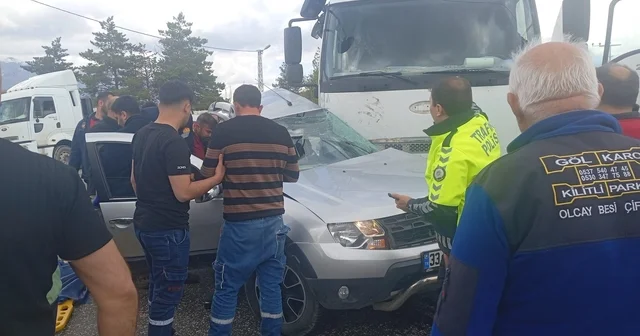 Kamyon ile otomobil çarpıştı: 1 ölü Adıyaman Haberleri