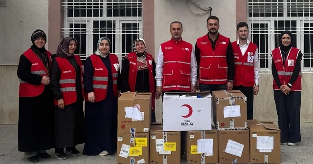 Türk Kızılay dan Mardin de öğrencilere kıyafet desteği Mardin Haberleri