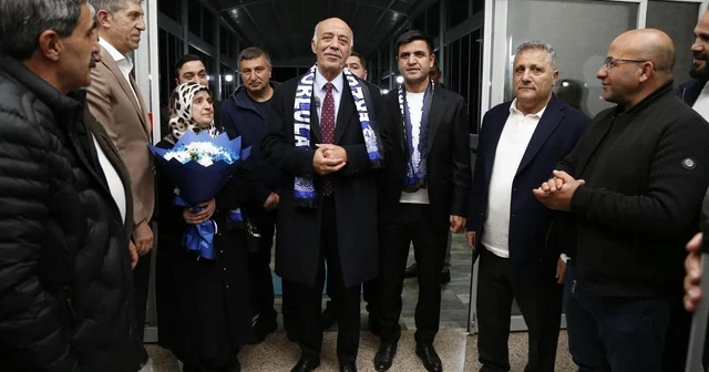 Lütfü Yücelik ETSO başkanlığına adaylığını açıkladı Yücelik e coşkulu karşılama Erzurum Haberleri