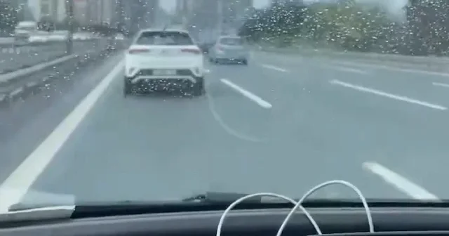 İstanbul da bir sürücünün sol şerit isyanı gündem oldu VİDEO İZLE