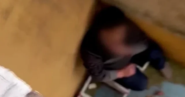 54 suç kaydı bulunan şüphelinin çatıda yakalandığı anlar kamerada VİDEO İZLE