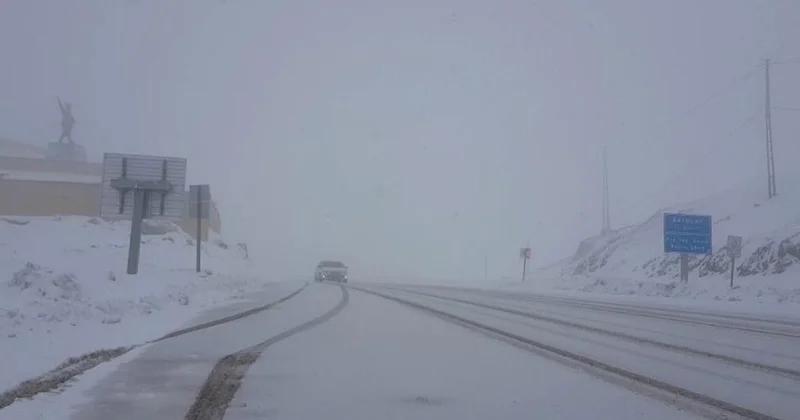 Bayburt ta ilkbaharda kar manzarası