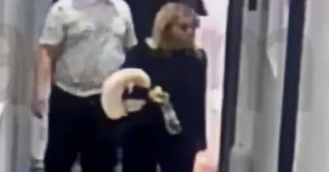 İstanbul Havalimanı’nda 19 kilogram uyuşturucuyla yakalanan 2 İngiliz yolcu kamerada VİDEO İZLE