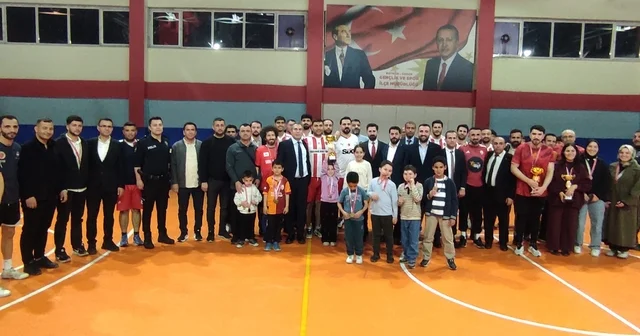 Sason da yoğun ilgi gören voleybol halk turnuvası final maçıyla sona erdi Batman Haberleri