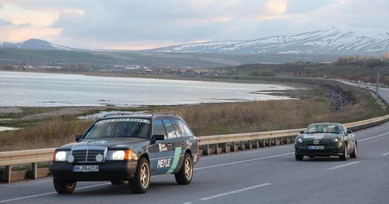 Almanya dan Nepal e uzanan İpek Yolu Rallisi nin Ahlat etabı tamamlandı