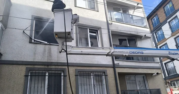 Afyonkarahisar da korkutan yangın! 4 çocuk son anda kurtuldu