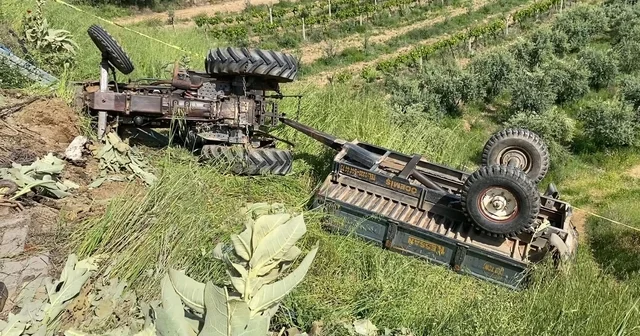 Yol verme manevrası ölümle bitti Manisa da şarampole yuvarlanan traktörün genç sürücüsü hayatını kaybetti Manisa Haberleri