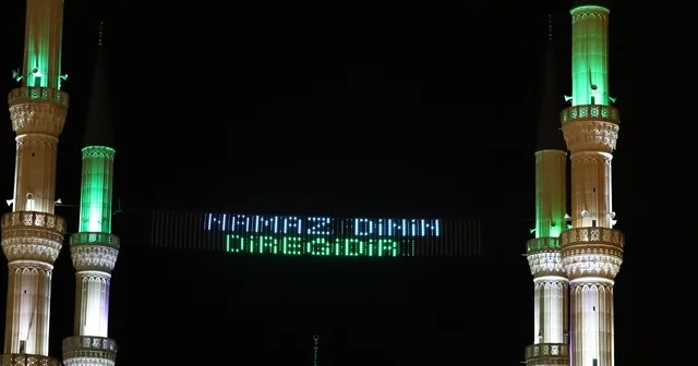 Iğdır Merkez Ulu Camii ne dijital mahya asıldı Iğdır Haberleri