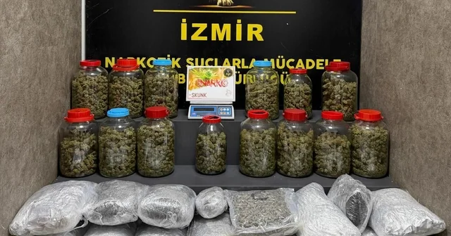 İzmir de 39 kilo kokain, 21 kilo skunk ele geçirildi; 4 tutuklama İzmir Haberleri