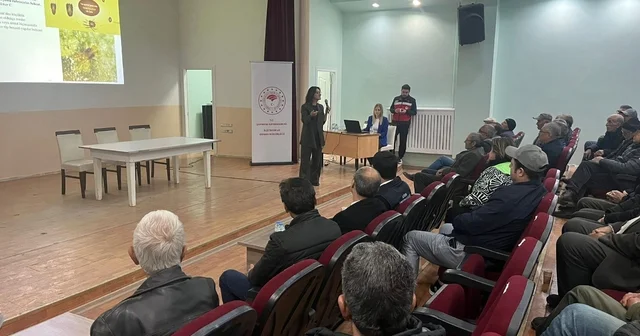 Şaphane de üreticilere kiraz ve vişne hastalıkları ile zararlıları eğitimi Kütahya Haberleri