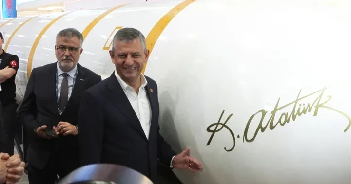 CHP lideri Özel, SAHA EXPO 2026 yı ziyaret etti