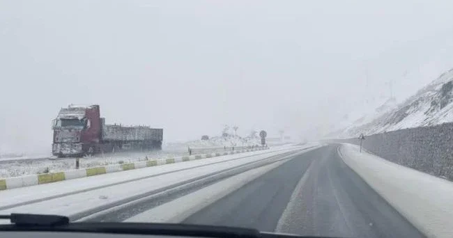 Mayıs ayında kar yağışı devam ediyor: Böyle bir kar görmedik