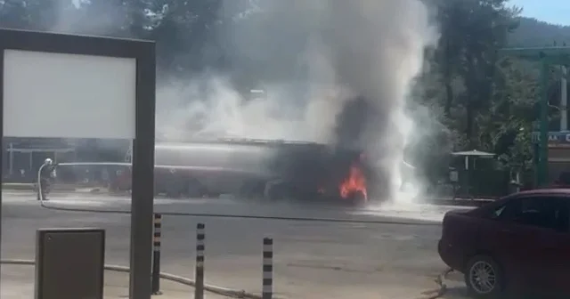 Akaryakıt istasyonunda alev alan TIR kullanılamaz hale geldi VİDEO İZLE