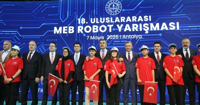 Bakan Tekin, Antalya da robot yarışmasına katıldı Antalya Haberleri